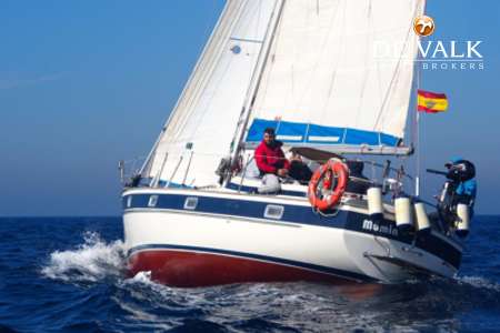 HALLBERG RASSY 352