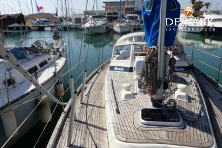 HALLBERG RASSY 352
