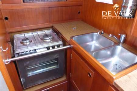 HALLBERG RASSY 352