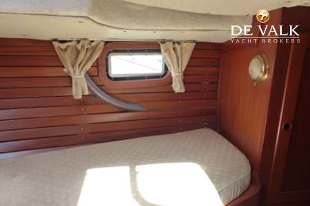 HALLBERG RASSY 352
