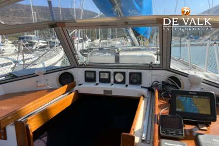HALLBERG RASSY 352