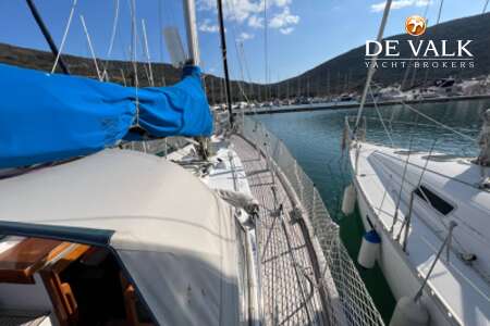 HALLBERG RASSY 352