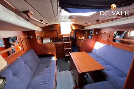 HALLBERG RASSY 352