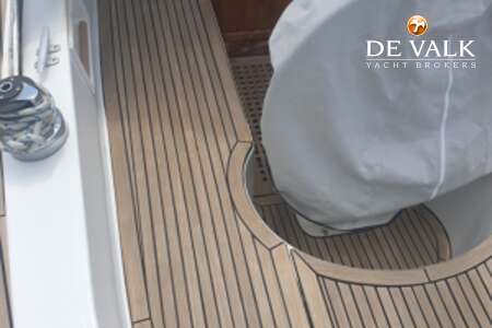 HALLBERG RASSY 352