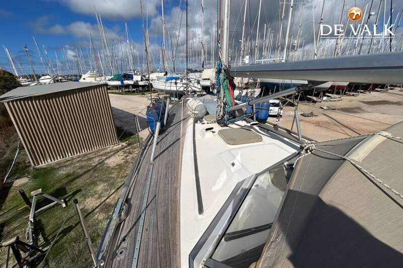 HALLBERG RASSY 352