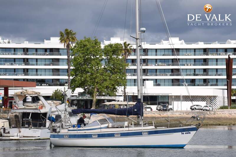 HALLBERG RASSY 352