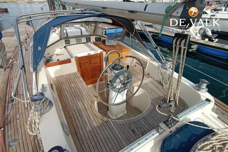 HALLBERG RASSY 352