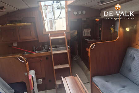 HALLBERG RASSY 352