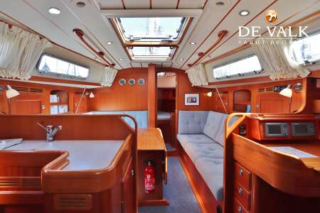 HALLBERG RASSY 372