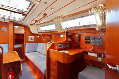 HALLBERG RASSY 372