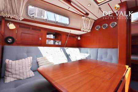 HALLBERG RASSY 372