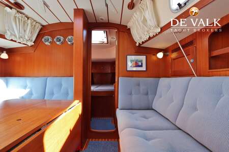 HALLBERG RASSY 372