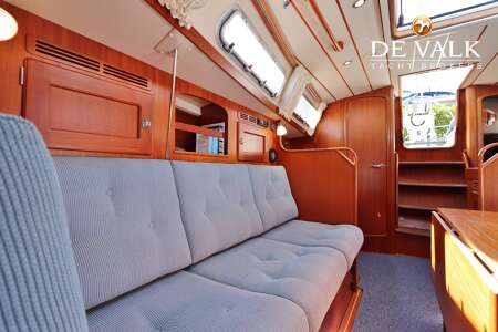 HALLBERG RASSY 372