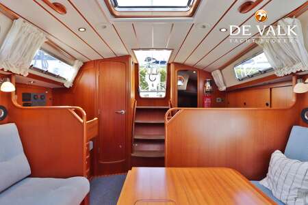 HALLBERG RASSY 372
