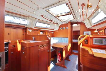 HALLBERG RASSY 372