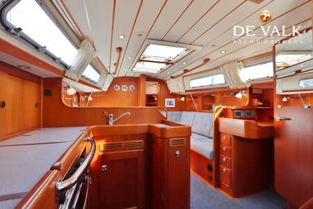 HALLBERG RASSY 372
