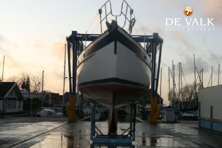 HALLBERG RASSY 38