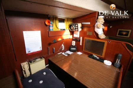 HALLBERG RASSY 38