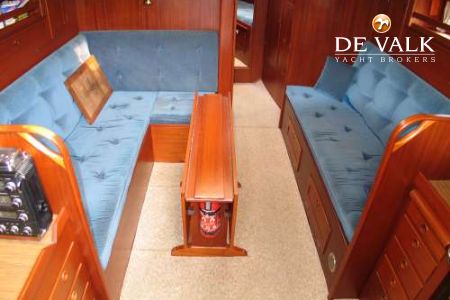 HALLBERG RASSY 38