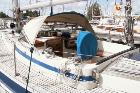 HALLBERG RASSY 38