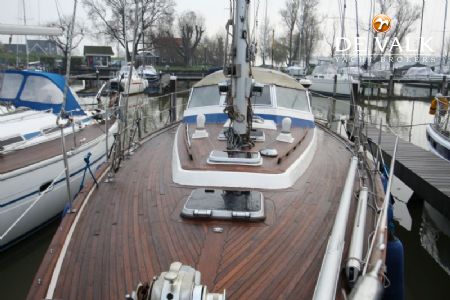 HALLBERG RASSY 38