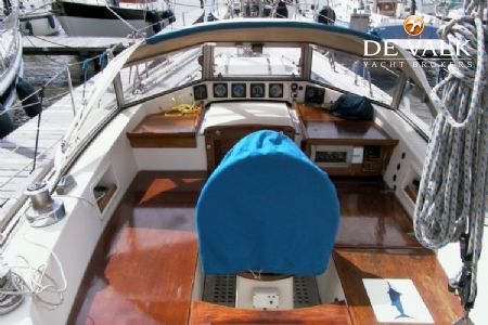 HALLBERG RASSY 38
