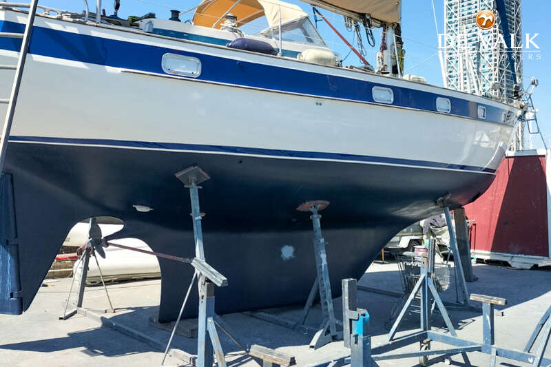 HALLBERG RASSY 38