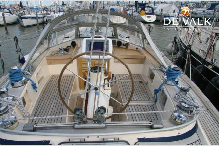 HALLBERG RASSY 39