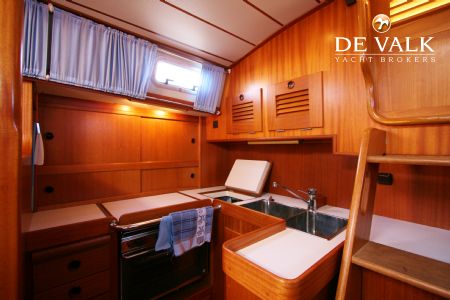 HALLBERG RASSY 39