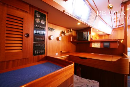 HALLBERG RASSY 39