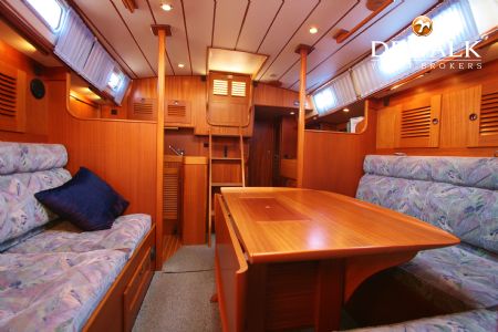 HALLBERG RASSY 39