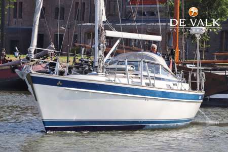HALLBERG RASSY 39