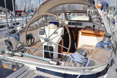 HALLBERG RASSY 39