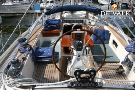 HALLBERG RASSY 39