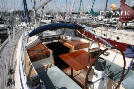 HALLBERG RASSY 39