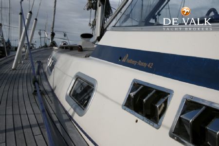 HALLBERG RASSY 42