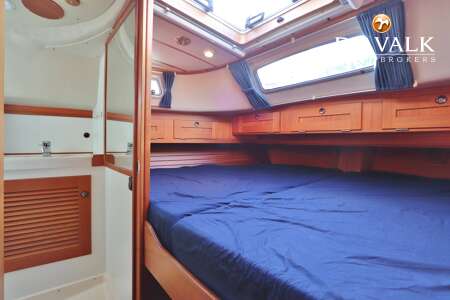 HALLBERG RASSY 42 F
