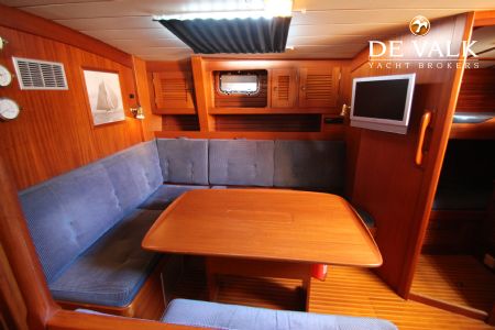 HALLBERG RASSY 49