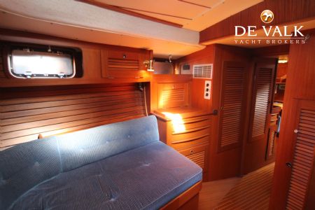 HALLBERG RASSY 49