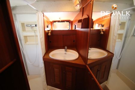 HALLBERG RASSY 49