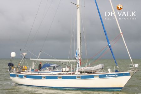 HALLBERG RASSY 49
