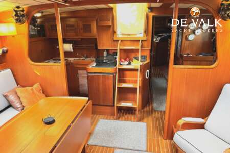 HALLBERG RASSY 49