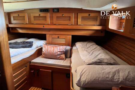 HALLBERG RASSY 49