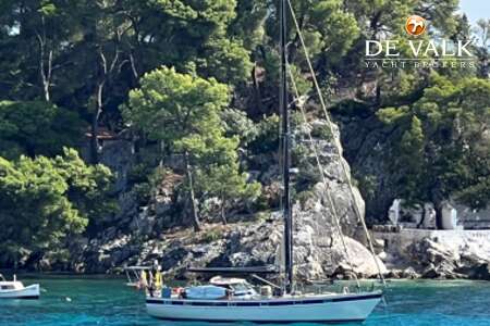 HALLBERG RASSY 49