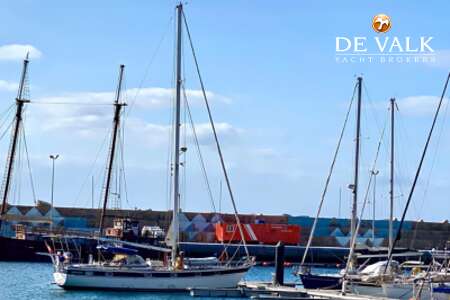 HALLBERG RASSY 49