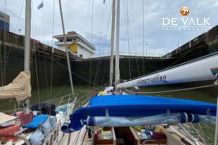 HALLBERG RASSY 49
