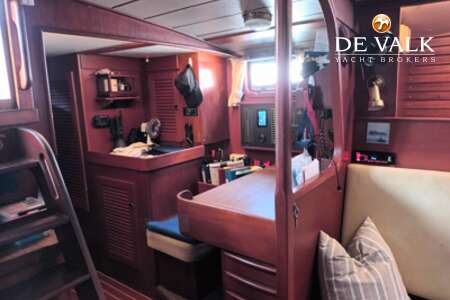 HALLBERG RASSY 49