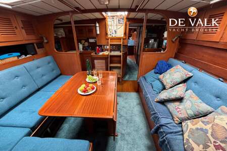 HALLBERG RASSY 49