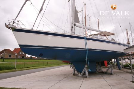 HALLBERG RASSY 54