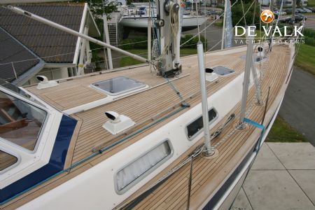 HALLBERG RASSY 54